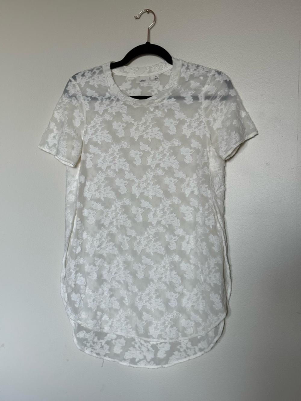 Aritzia Women’s Blouse Wilfred SS Appliqué Slit Sheer Floral Top